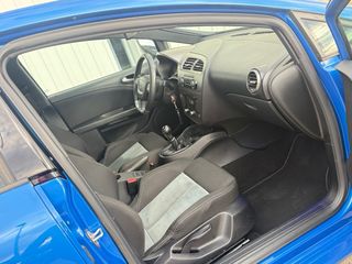 SEAT Leon 2011 CUPRA R