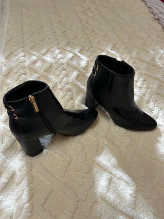 Botines negros tacón