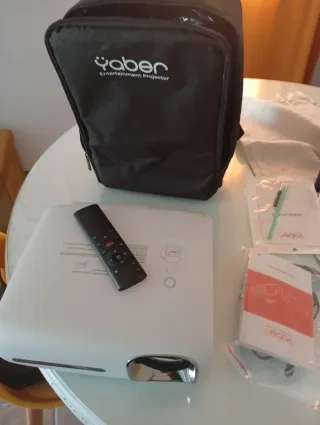 Proyector Yaber + Soporte + Pantalla