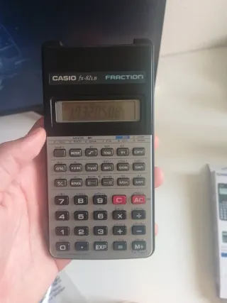 Calculadora Científica Casio fx-82LB