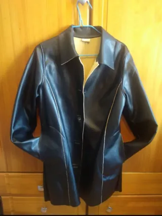 Abrigo negro botones forro beige