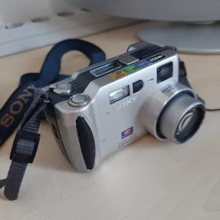 Lotto di 10 fotocamere digitali + 6 caricatori e cavi