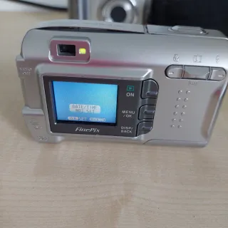 Lotto di 10 fotocamere digitali + 6 caricatori e cavi