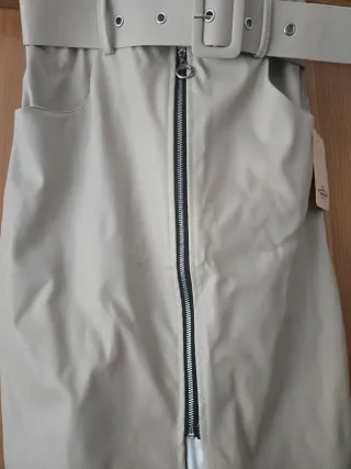 Falda polipiel Beige con Cinturón y Cremallera