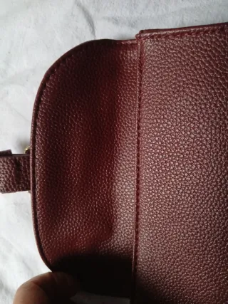 Cartera Granate. Hebilla Dorada.nueva