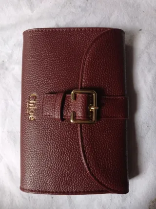 Cartera Granate. Hebilla Dorada.nueva