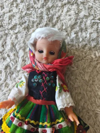 Nancy y muñeca antiguas vestidas