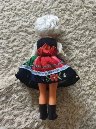 Nancy y muñeca antiguas vestidas