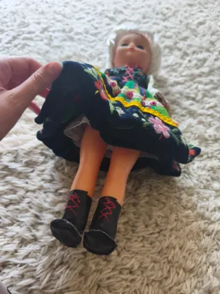 Nancy y muñeca antiguas vestidas