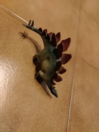 Stegosauro in plastica