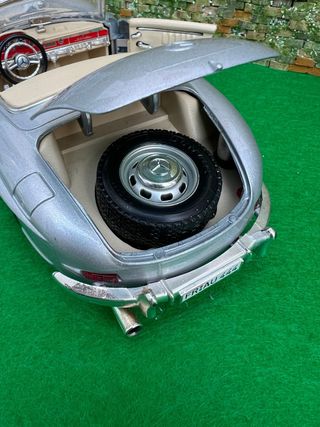 Mercedes-Benz 300 SL Roadster – 1957 – Escala 1:18