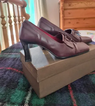 Zapatos Vintage Punta Cuadrada Rojo Burdeos