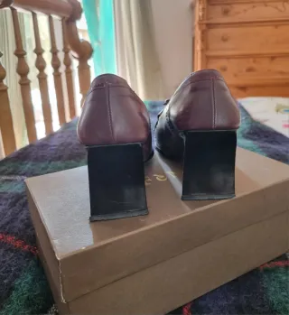 Zapatos Vintage Punta Cuadrada Rojo Burdeos