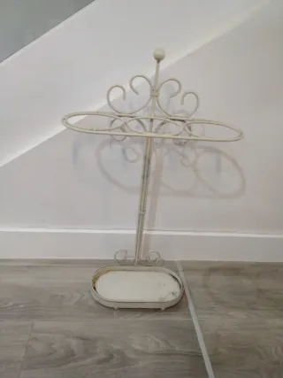 Paragüero de metal color crema