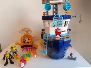 Barco Imaginext nuevo con muchas piezas.