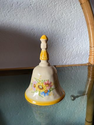 Campanilla de cerámica floral