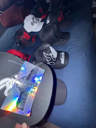 Gorras Negras y Blancas