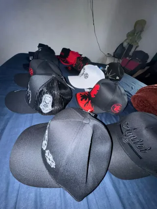 Gorras Negras y Blancas