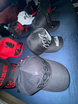 Gorras Negras y Blancas