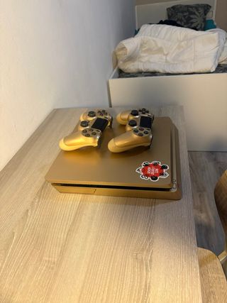 PS4 Dorada + 2 Mandos + Juegos físicos y digitales