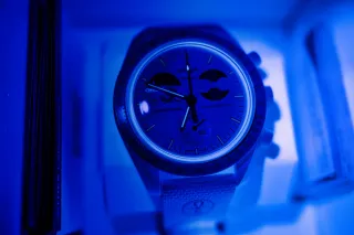 Swatch Mission to Earthphase Moonshine Gold