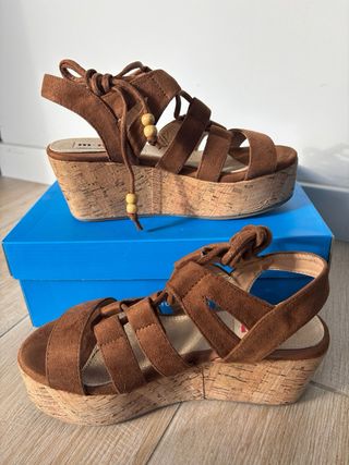 Sandalias de cuña Mustang