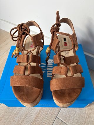 Sandalias de cuña Mustang