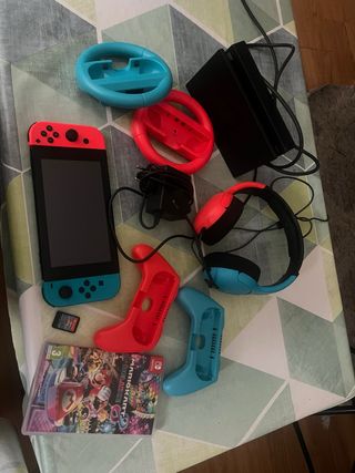 Nintendo Switch + Cuffie + 2 Giochi