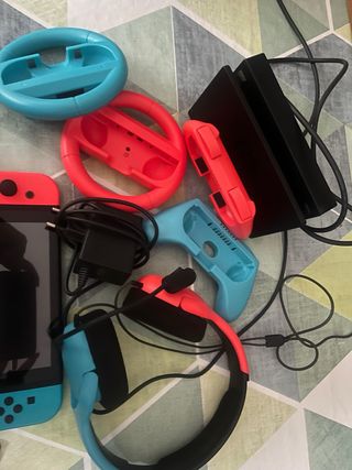 Nintendo Switch + Cuffie + 2 Giochi