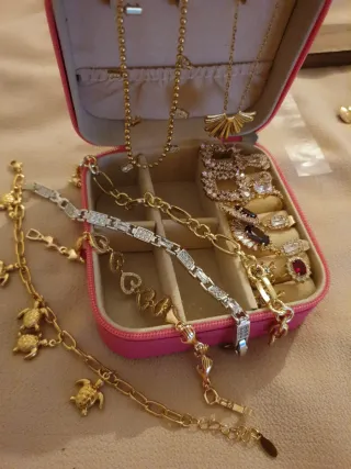 Joyero con joyas chapado en oro