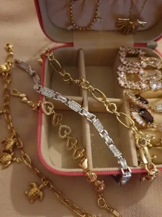 Joyero con joyas chapado en oro