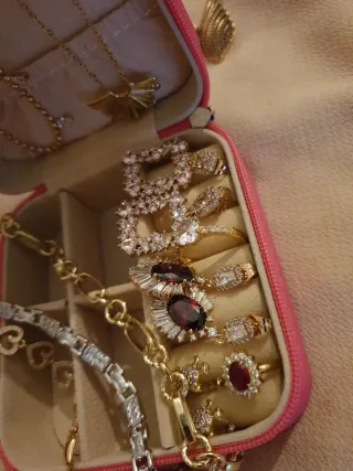 Joyero con joyas chapado en oro