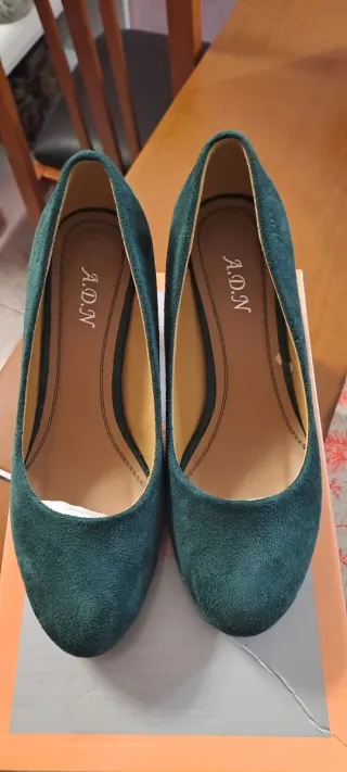 Zapatos de tacón verde ante