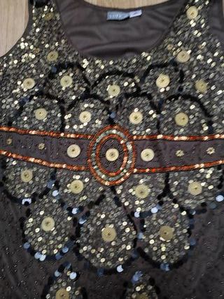 Top de pedrería y lentejuelas