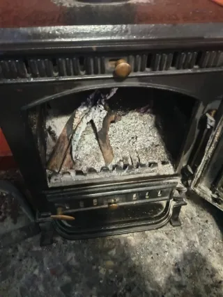 Estufa de leña metálica