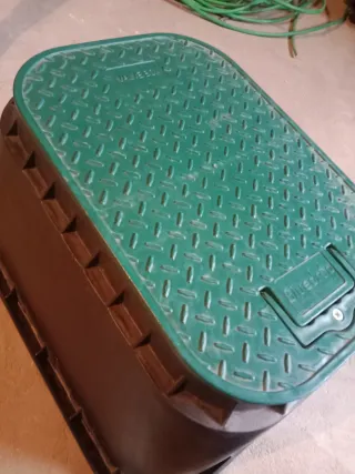 Registro de riego verde y negro