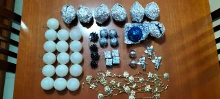 Árbol de Navidad blanco con adornos incluidos