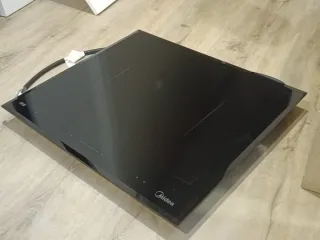 Placa de Inducción Midea Negra