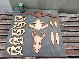 Adorno in legno massello intagliato per restaurare mobili