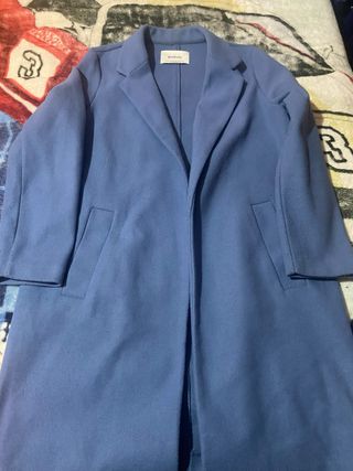 Abrigo largo azul Stradivarius