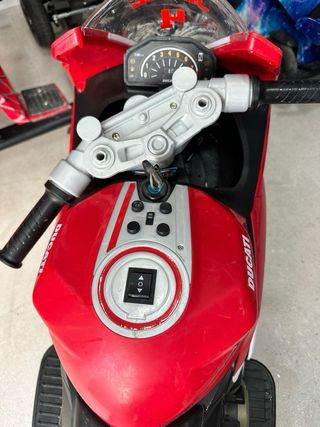 Moto eléctrica Ducati para niños