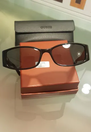 Gafas de sol Guess negras