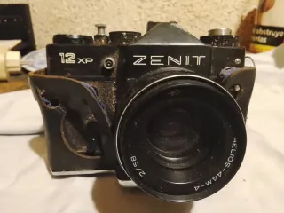 Cámara Zenit 12XP Negra y Marrón