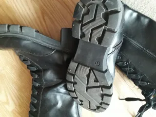 Botas altas negras invierno