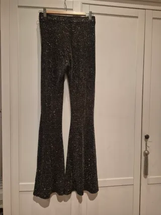 Pantalones campana metalizados negros y plateados