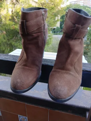 Botines de ante marrón talla 39