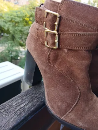 Botines de ante marrón talla 39