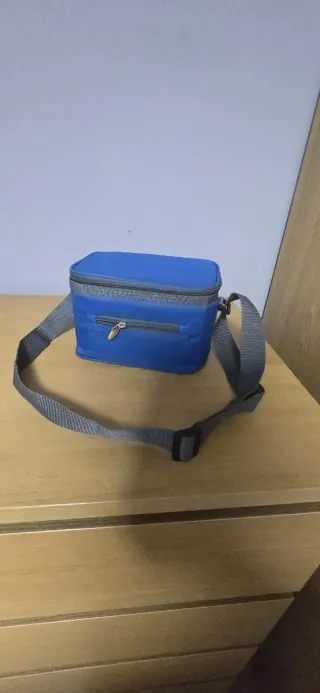 Bolsa térmica azul con 3 fiambreras