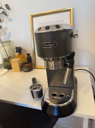 Cafetera DeLonghi Dedica