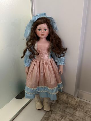 Muñeca de Porcelana Vestida